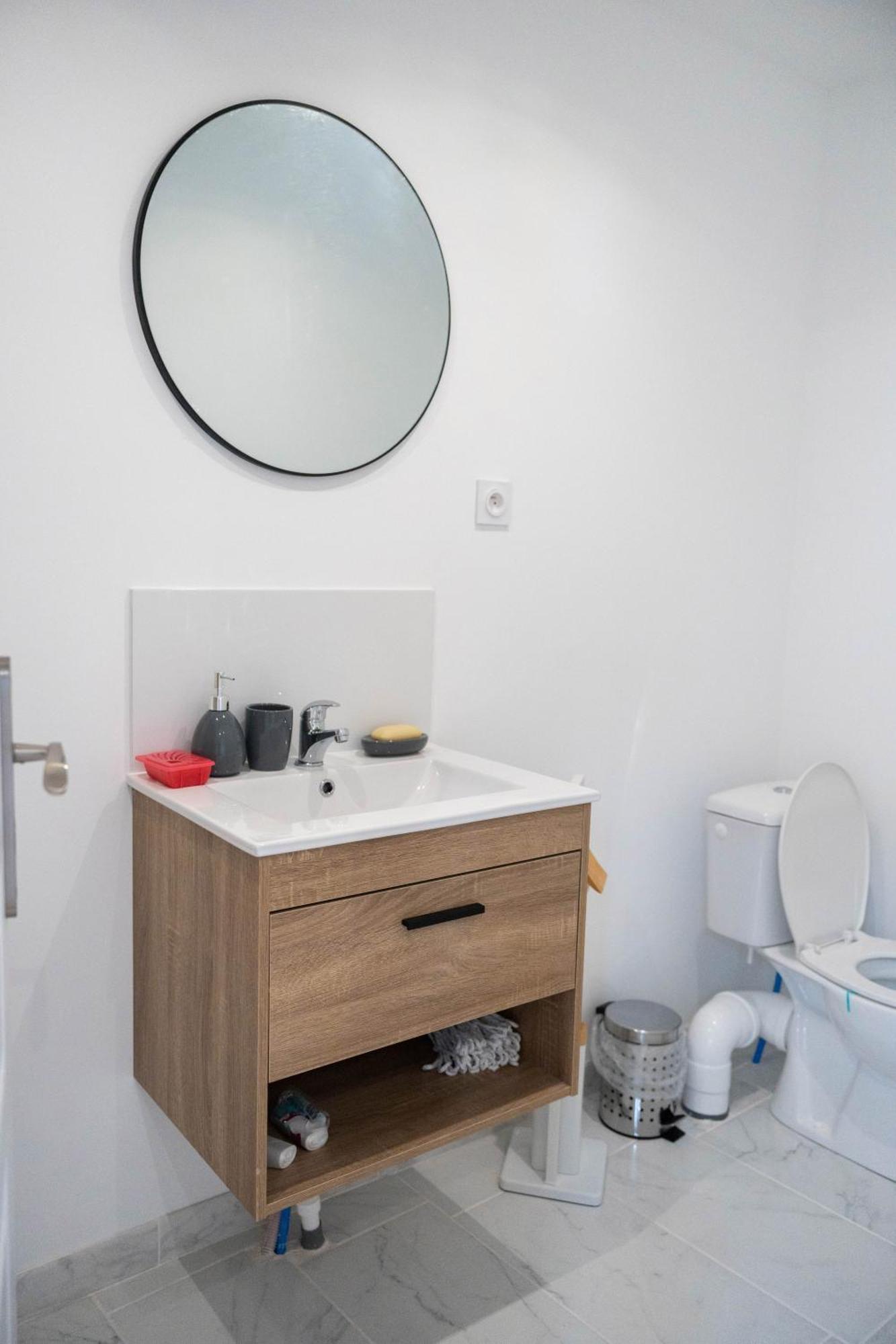 Yellow Home Fougères エクステリア 写真
